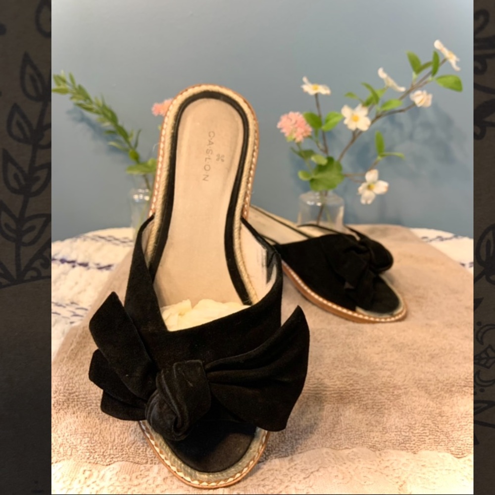 Black 🎀 suede sandals